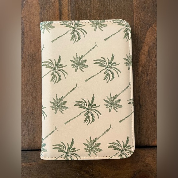 NWT Anthropologie + Frasier Sterling Passport case Vacay Edition in Palm - Picture 5 of 7